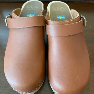 Brand new Mia Alma mule clogs